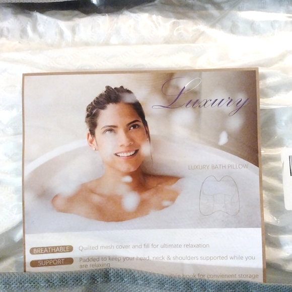 Luxury Bath Pillow With Cover - Picture 1 of 7